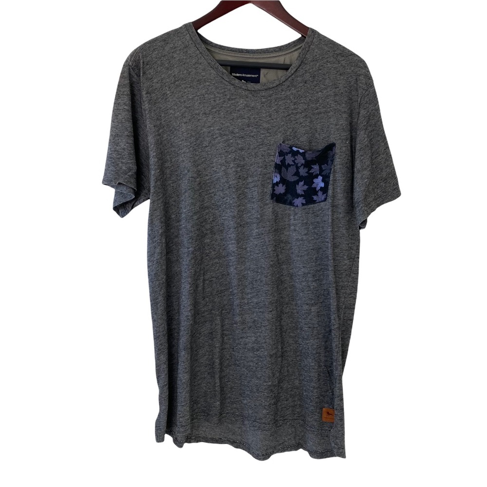Modern Amusement Grey Slim Striped Leaf Print Pocket T-Shirt Men’s Size L.